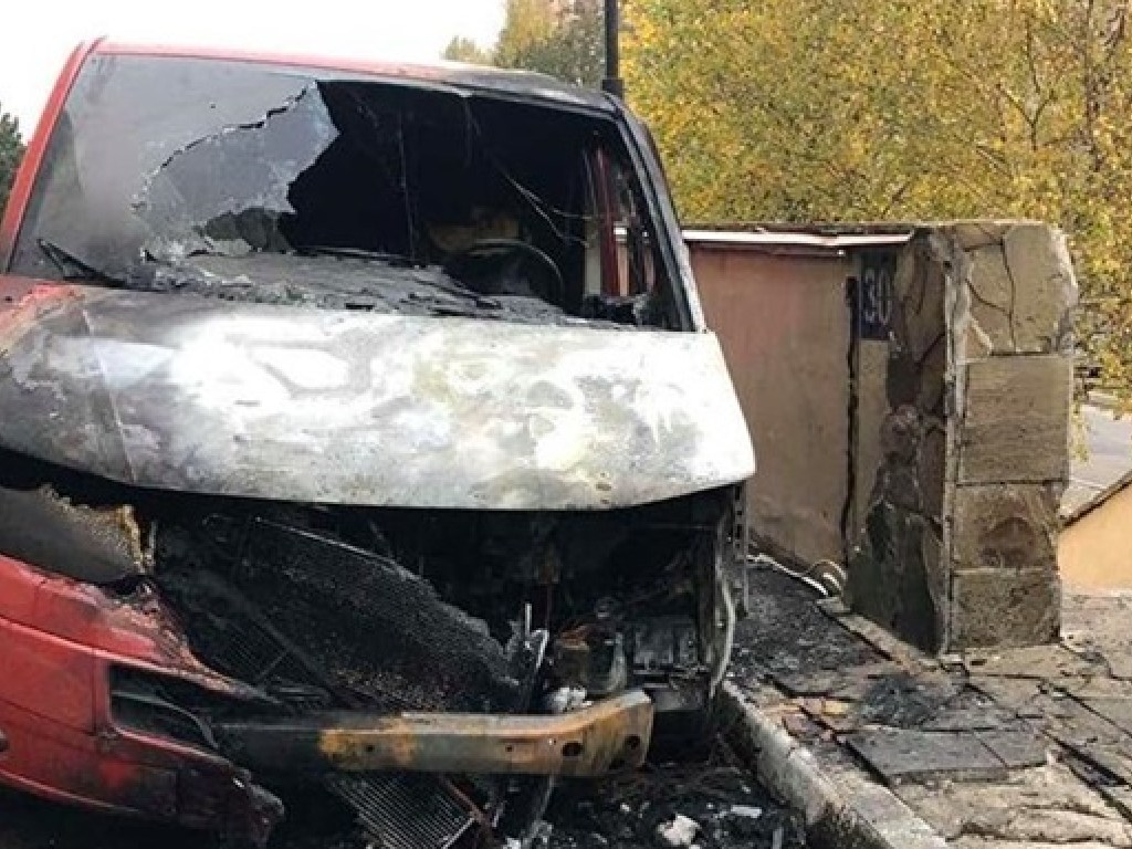 У дома кандидата на должность главы Харьковской ОГА сожгли авто (ФОТО)