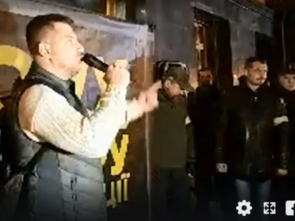 «Нет капитуляции»: в Киеве возле Офиса Президента Украины началась акция «Ни шагу назад!» (ВИДЕО)