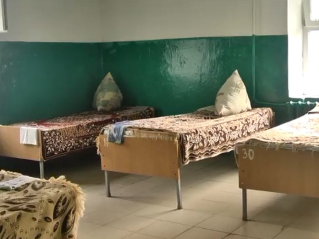 Скандал в интернате: в Винницкой области голых пациентов на ночь сгоняли в туалет (ФОТО)
