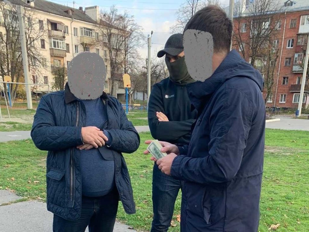 В Харькове под домашний арест взяли чиновника-взяточника (ФОТО)