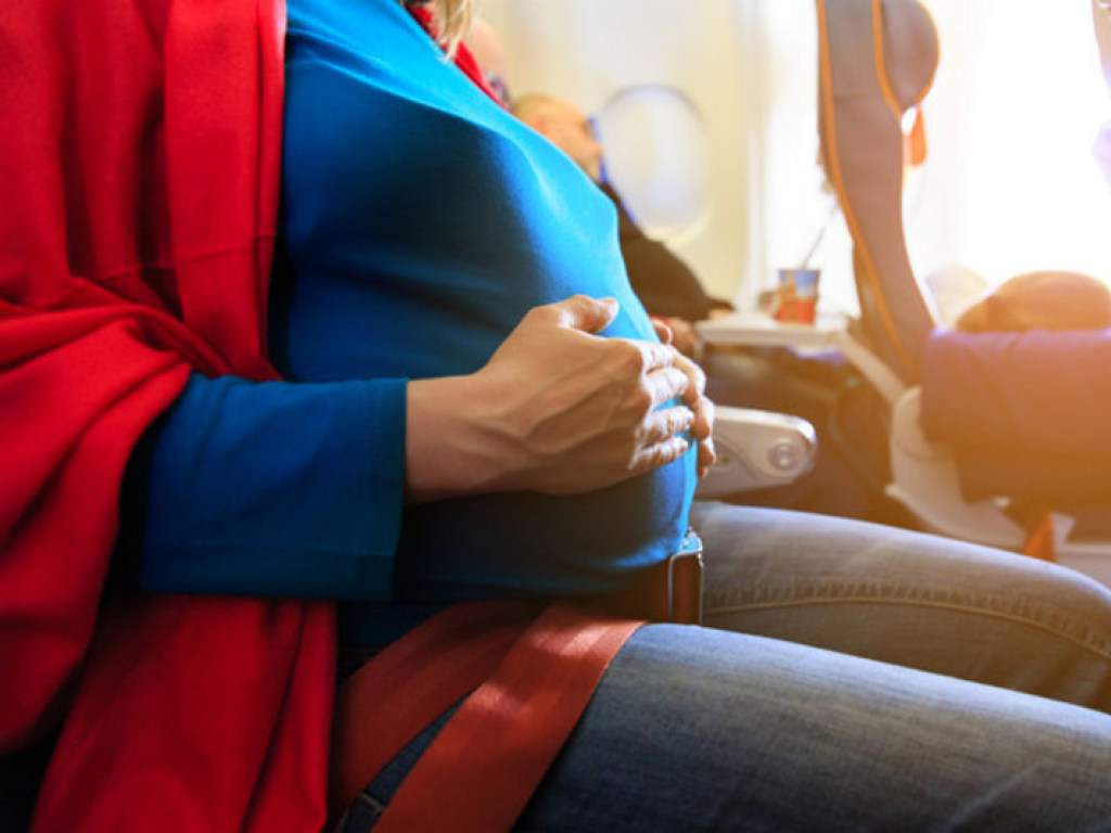 Жительница Австралии не хотела платить за багаж и попыталась изобразить беременность