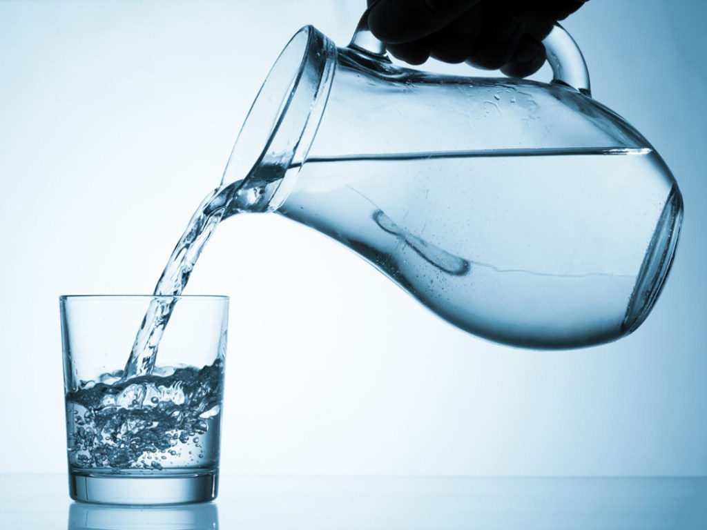 Даже в холода горячие напитки не могут заменить потребность в чистой воде &#8212; медик