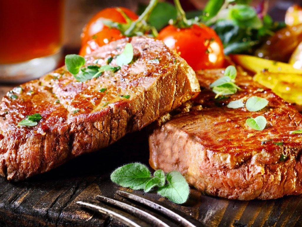 Диетологи назвали самые опасные для здоровья виды мяса