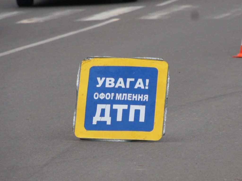 «Люди чудом выжили»: в Киеве у маршрутки с пассажирами на ходу отпали два колеса (ВИДЕО)
