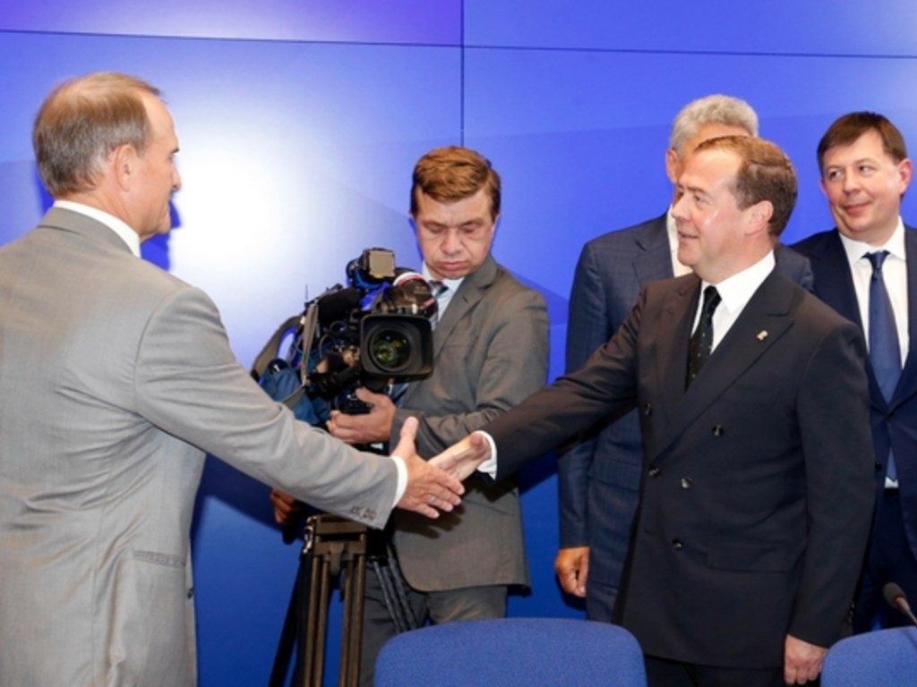 Крупное пакистанское СМИ: Медведчук продемонстрировал свои возможности, когда встретился с главой российского правительства Дмитрием Медведевым