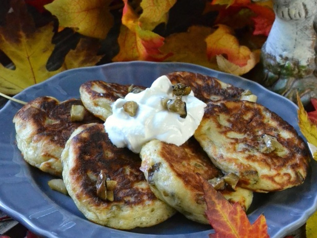 «Осенняя вкуснятина»: Ароматные картофельные оладьи с лесными грибами