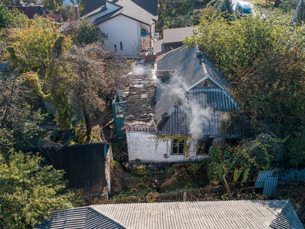 В Днепре пожар уничтожил три комнаты в частном доме (ФОТО)