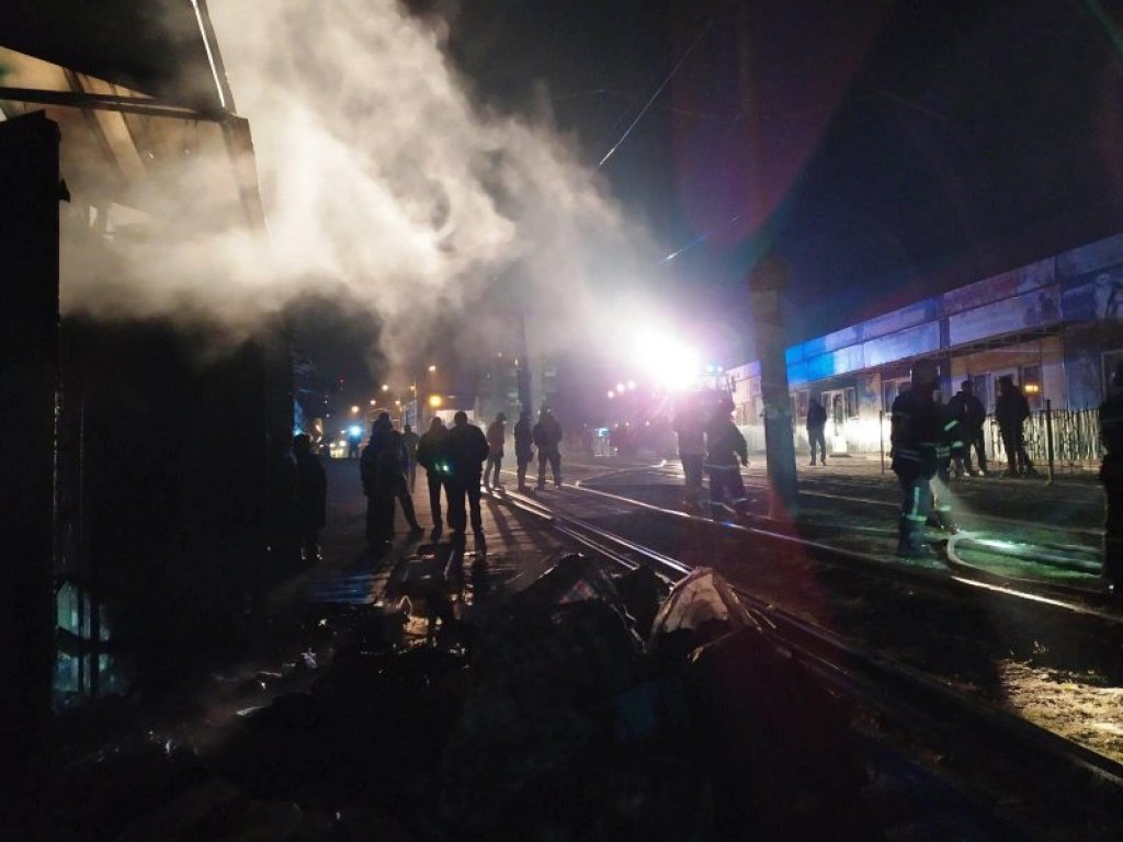 В Запорожье горели киоски на рынке (ФОТО)