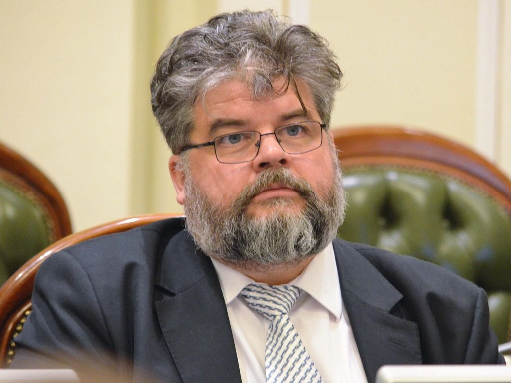 Яременко написал заявление о сложении полномочий главы комитета ВР