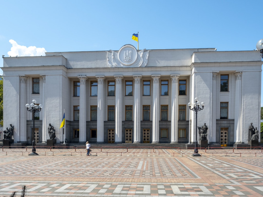 В Украине начал действовать закон о санкциях для нардепов за прогулы