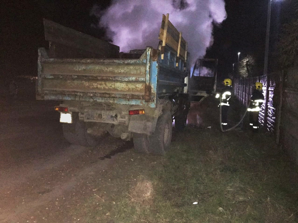 В Днепре на ходу загорелся грузовик (ФОТО)