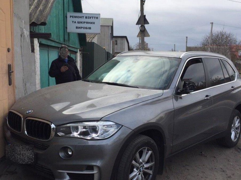 Пришлось делать кесарево: Под Киевом пьяный водитель BMW сбил беременную женщину (ФОТО)