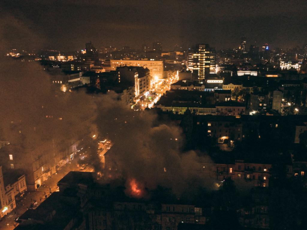 В центре Киева произошел пожар в жилом доме, прошла эвакуация (ФОТО, ВИДЕО)