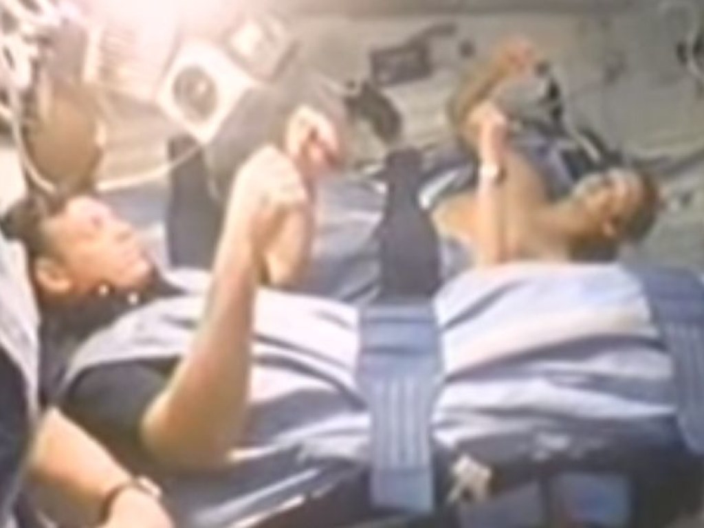 Спящие астронавты напугали Сеть (ВИДЕО)