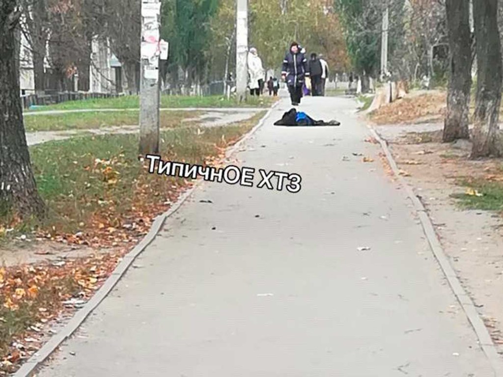 В Харькове посреди улицы умер мужчина (ФОТО)
