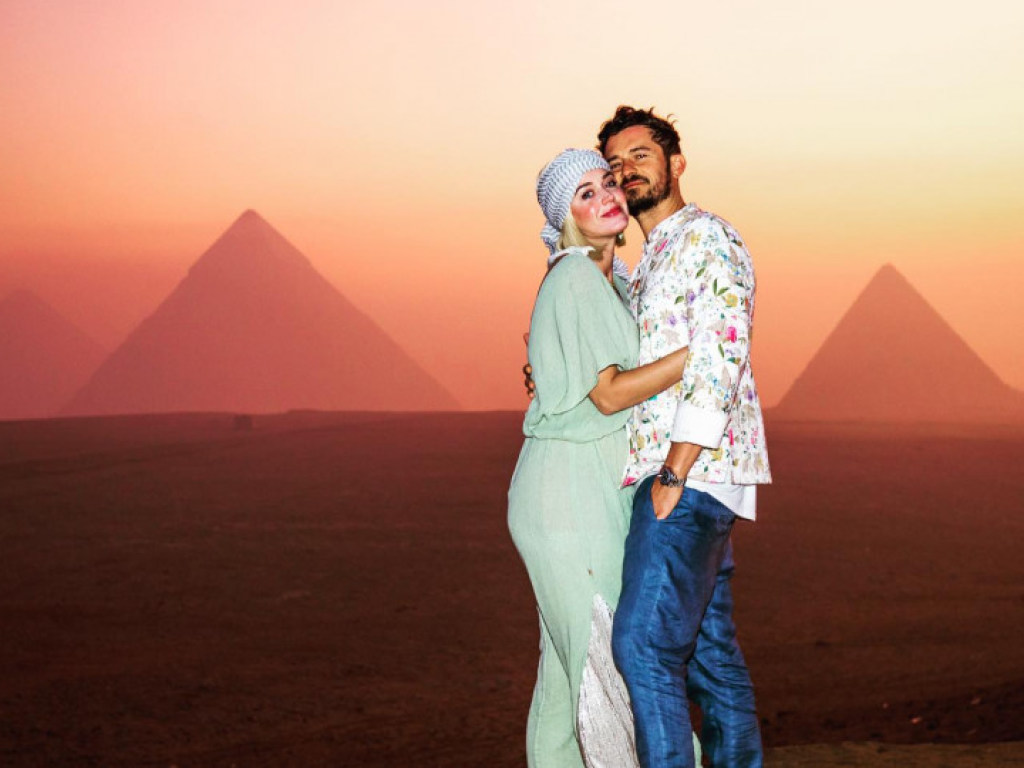 На фоне пирамид с Орландо Блумом: Кэти Перри отметила 35-летие в Египте (ФОТО)