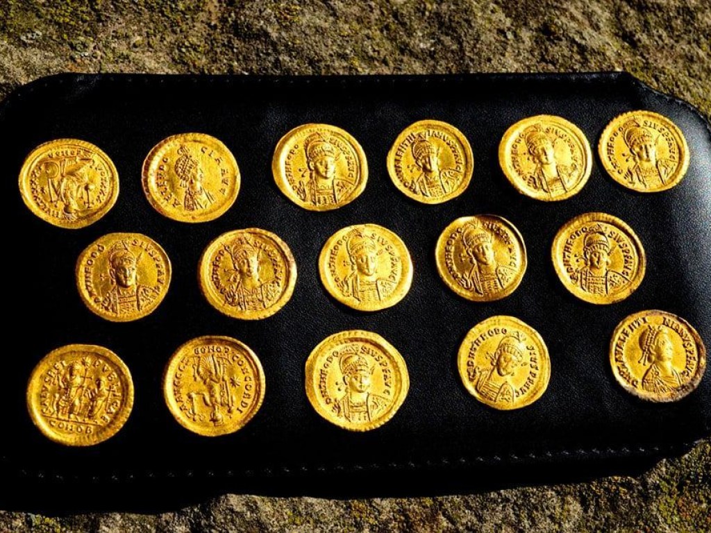 В городе, который разграбил Аттила, нашли 1500-летний клад из золотых монет (ФОТО)