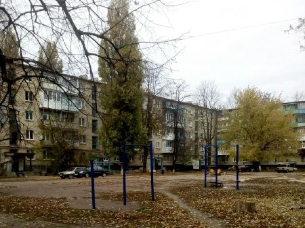 Возле тела стояла канистра: В Харьковской области на детской площадке нашли труп женщины (ФОТО)