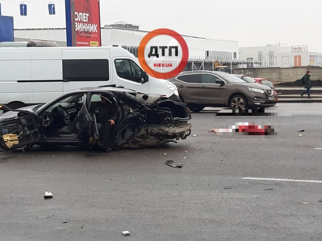 Пятеро пострадавших, двое погибших: на Окружной дороге в Киеве столкнулись 2 авто (ФОТО, ВИДЕО)