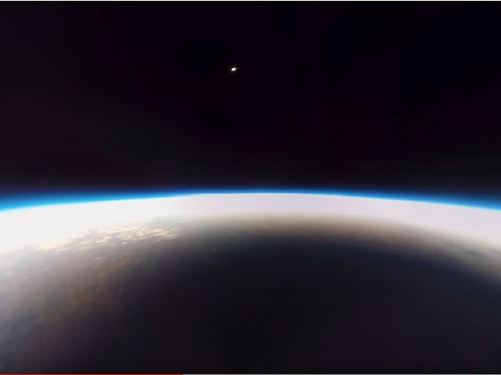 «Великое американское затмение» засняли на камеру из космоса: невероятные кадры с высоты 50 километров над Землей (ВИДЕО)