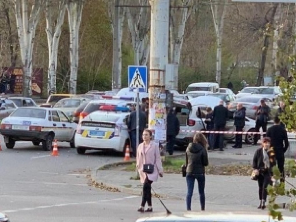 В Запорожье полиция задержала  нарушителей, утроивших стрельбу из BMW (ФОТО)