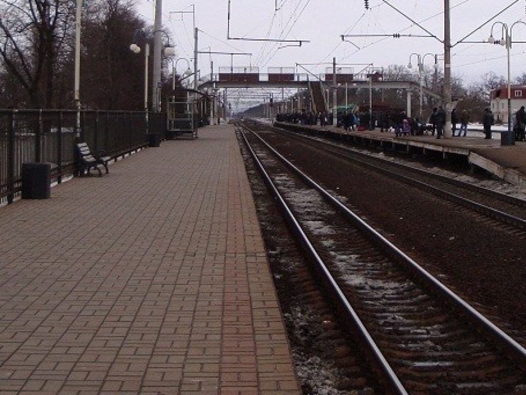 Ожоги по всему телу: под Киевом мальчик на железнодорожной станции получил мощный удар током