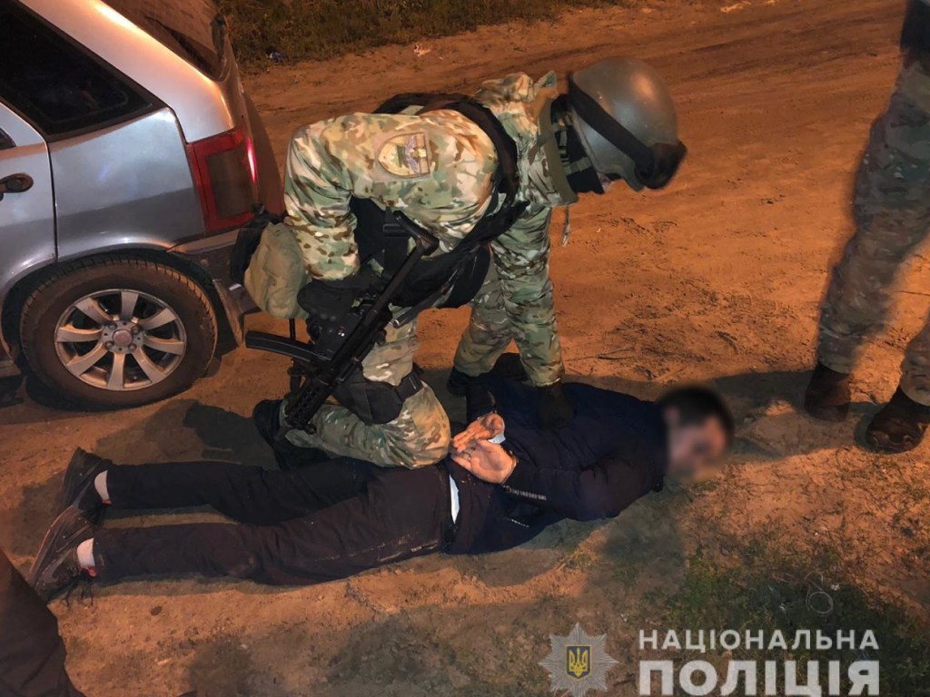 Ворвались в дом к женщине: в Киевской области задержали группу дерзких грабителей (ФОТО, ВИДЕО)
