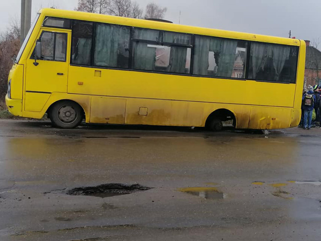 В Харьковской области у автобуса на ходу отвалились колеса (ФОТО)