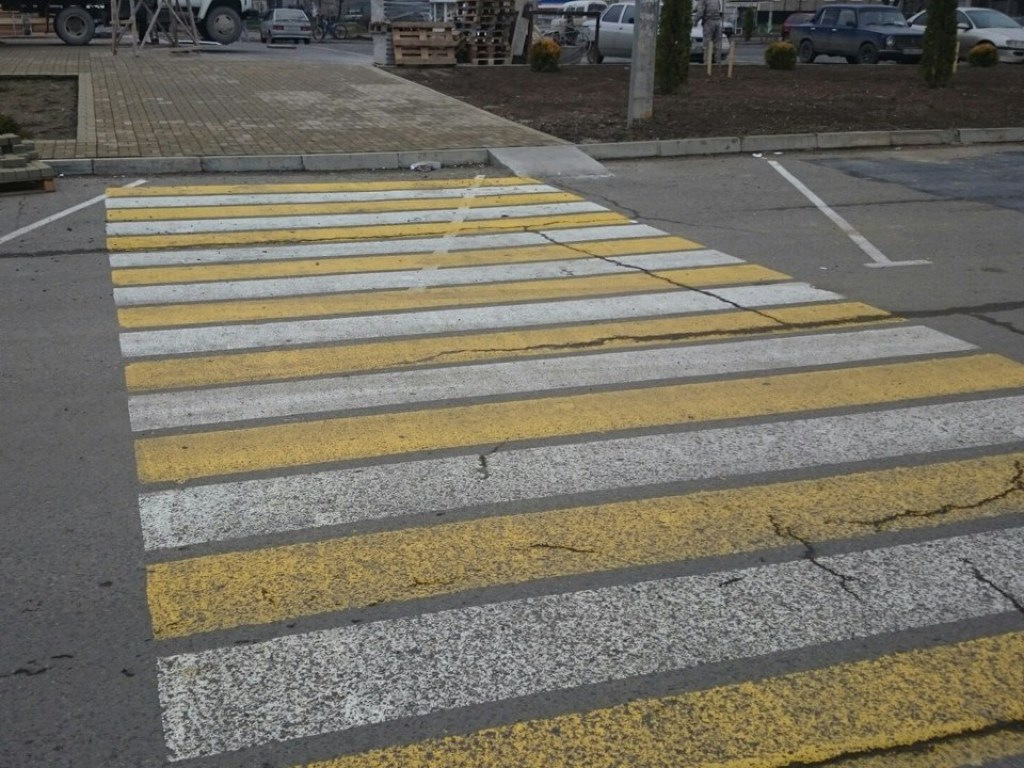 Во Львове произошло странное ДТП с пешеходом (ВИДЕО)
