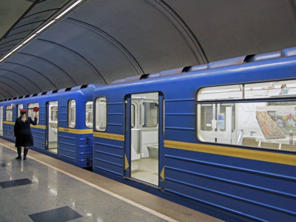 Киевский метрополитен опять «заминировали»: закрыты три станции метро