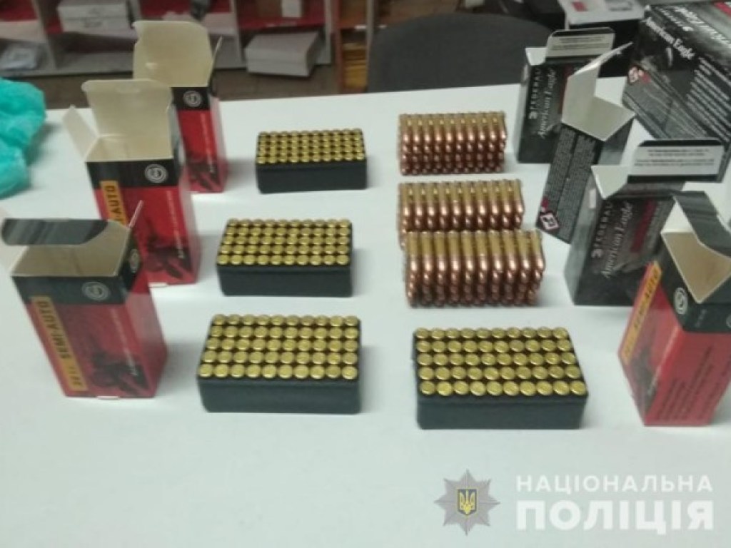 На Днепропетровщине полицейский продавал боеприпасы через интернет (ФОТО, ВИДЕО)
