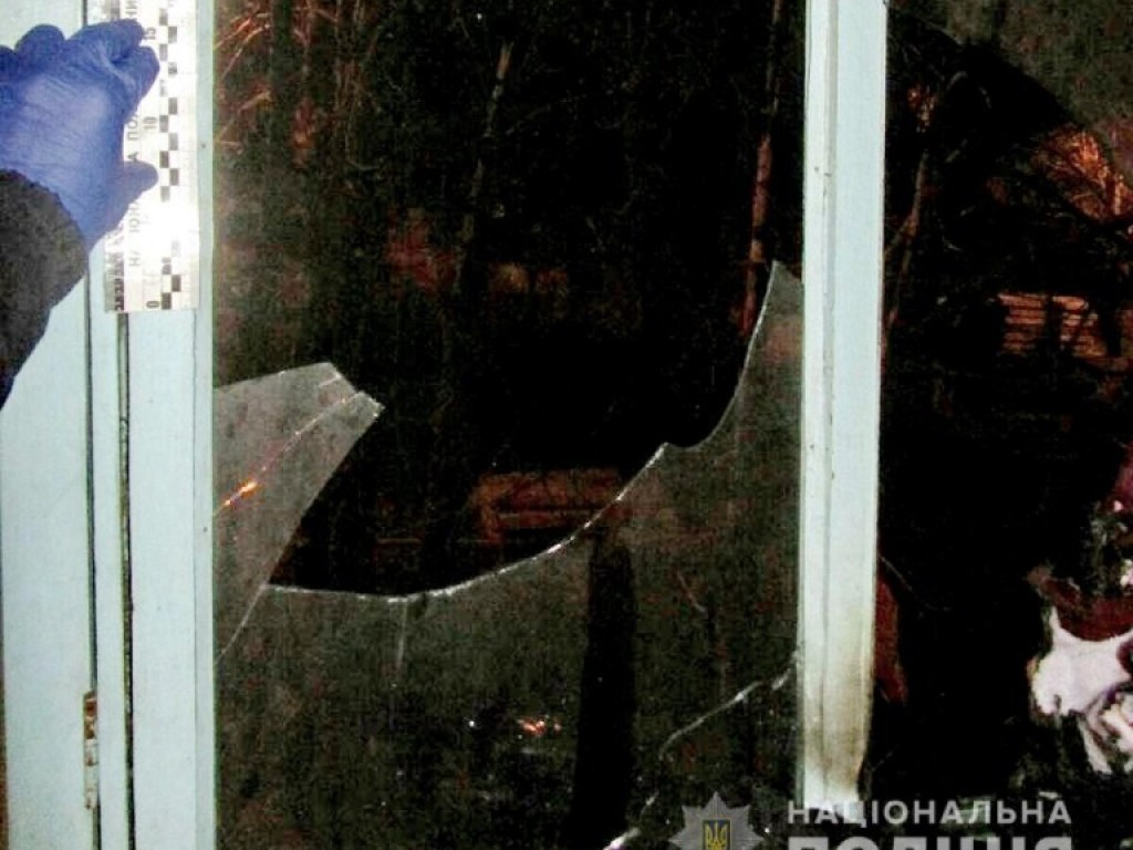 У 42-летнего мужчины – ожоги: На балкон квартиры в Харькове бросили бутылку с зажигательной смесью (ФОТО)