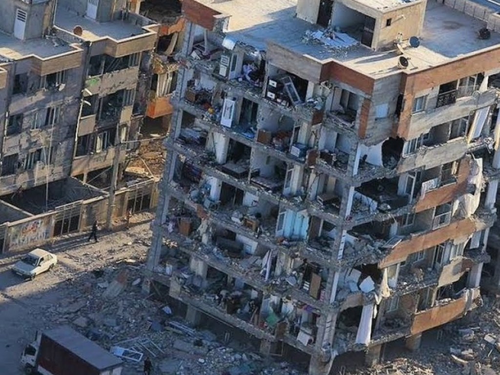 В Иране в результате землетрясения погибли 4 человека и 70 получили ранения