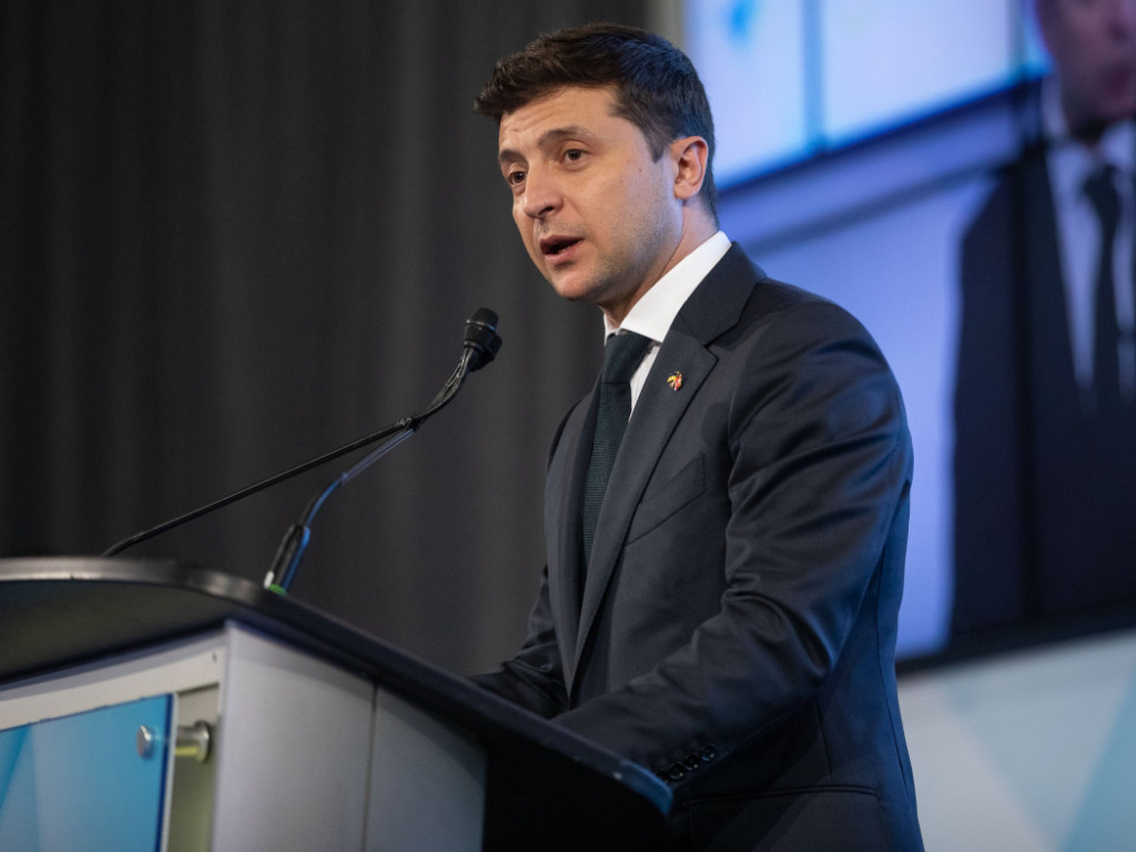 Зеленский призвал инвестировать в молодежь на экономическом форуме в Киеве