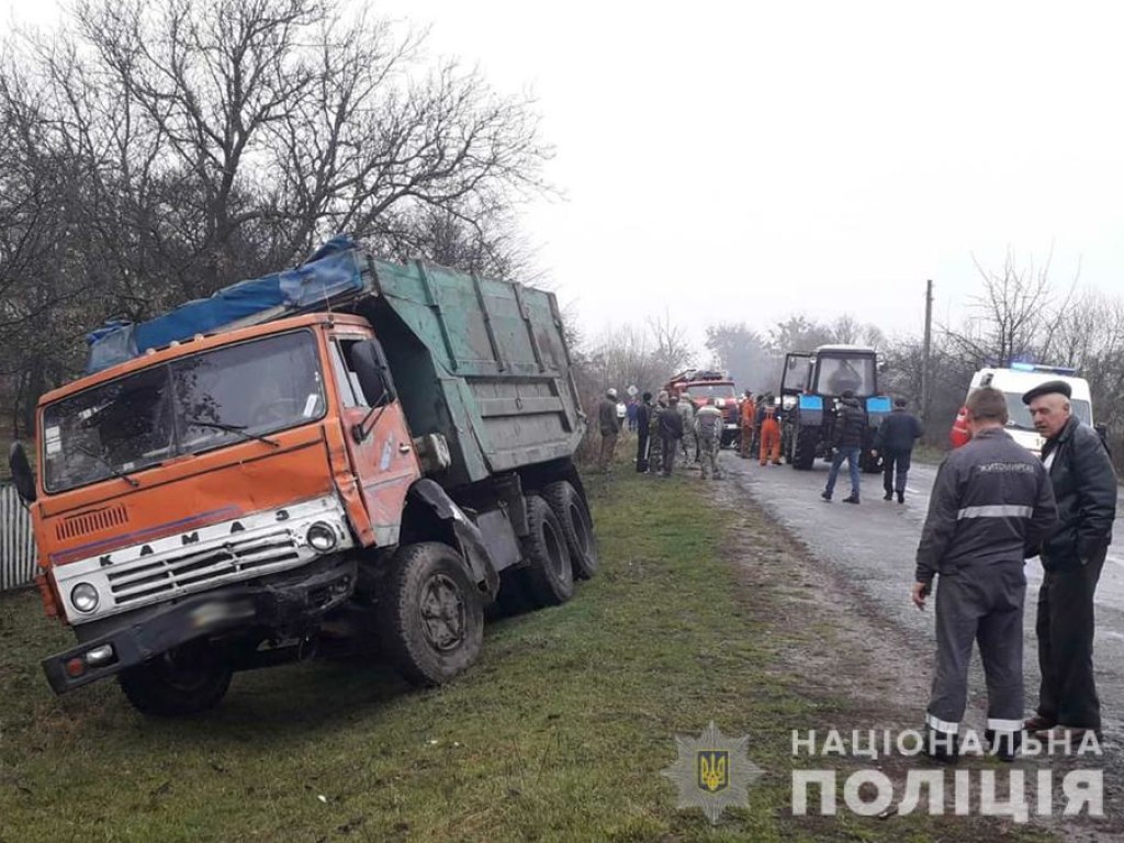 Жуткое ДТП в Житомирской области: ЗАЗ вышел на «встречку» и столкнулся с грузовиком, погибли трое (ФОТО)