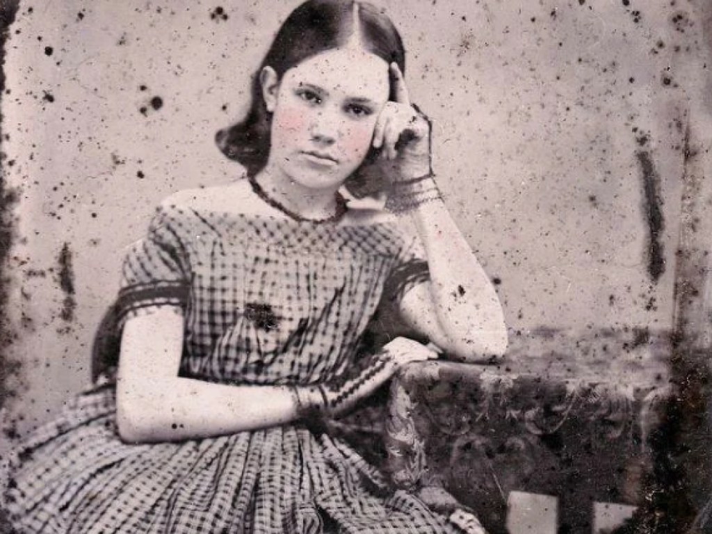 Как выглядели девушки в середине XIX века: в Сети опубликовали старинные фото