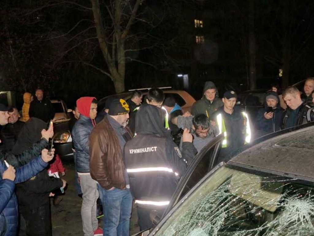 На Борщаговке в Киеве пьяный лихач на Honda устроил грандиозное ДТП: повреждено 9 авто (ФОТО, ВИДЕО)