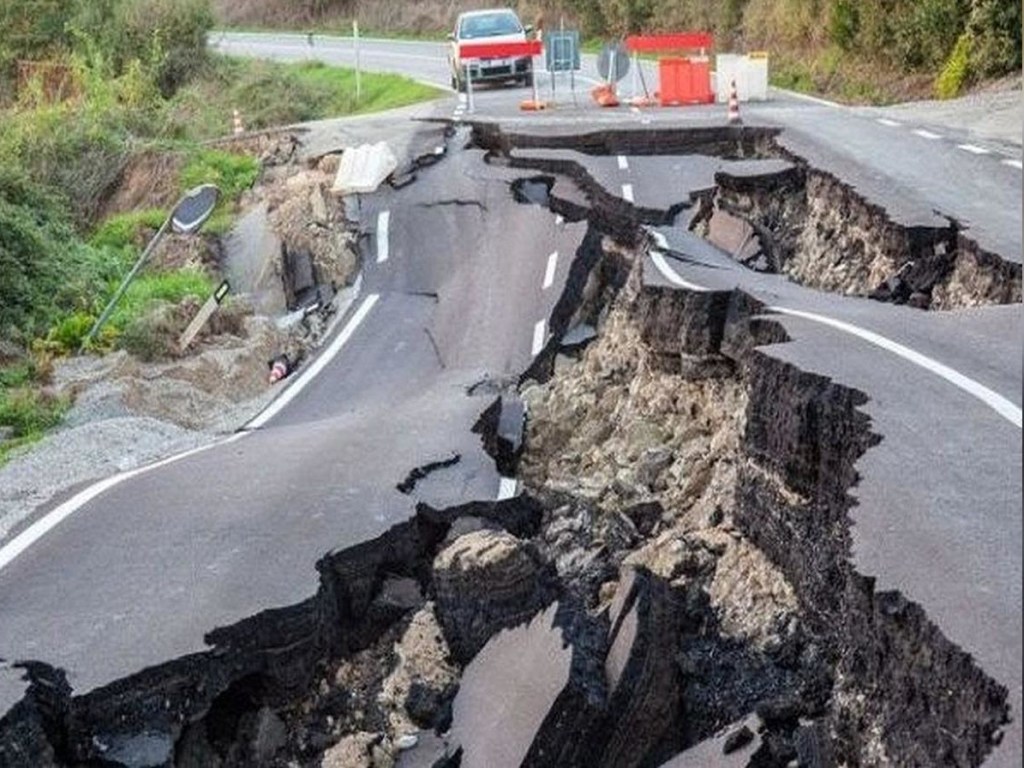 В «ДНР» произошло мощное землетрясение: разрушаются дома, жители в панике (ФОТО)