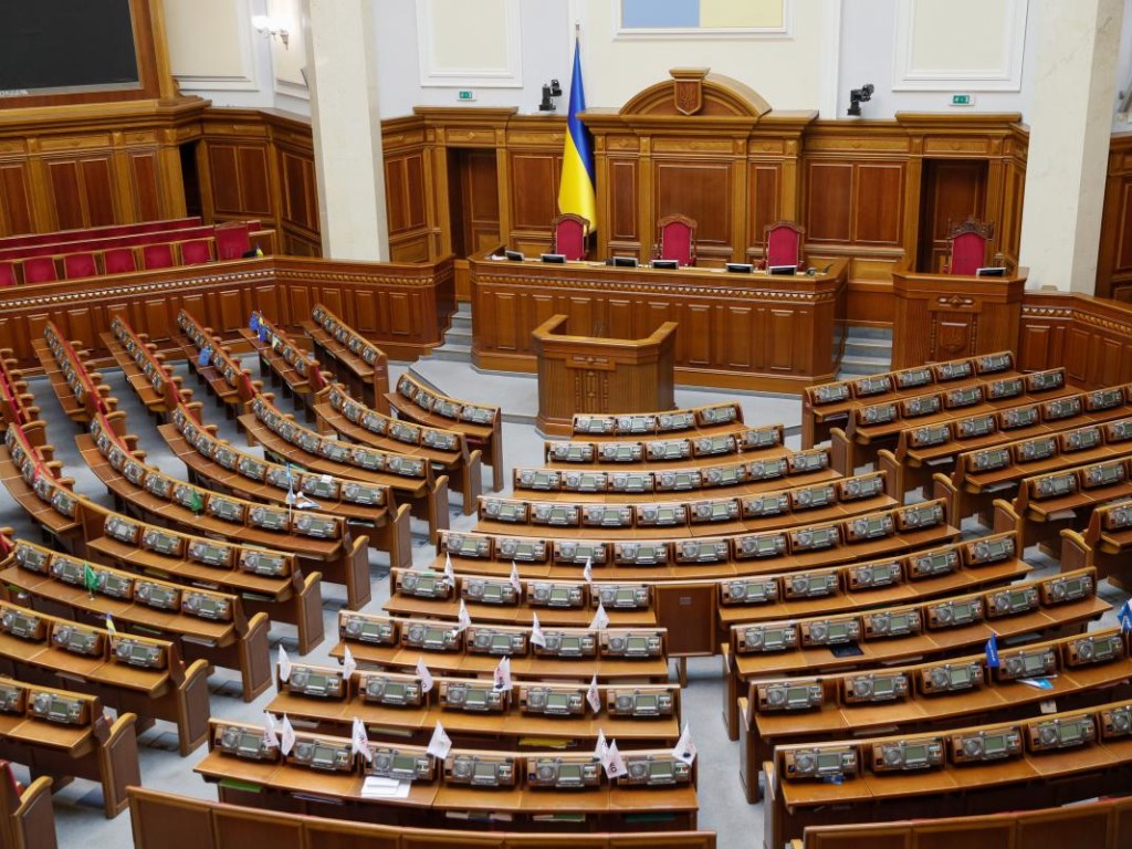Политолог указал на препятствия в снятии депутатской неприкосновенности