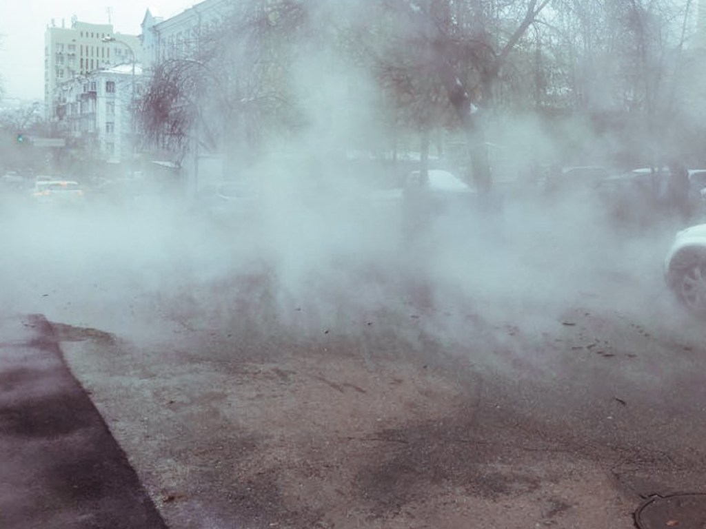«Ад выходит на поверхность!»: в Киеве произошла еще одна «горячая» коммунальная авария (ВИДЕО)