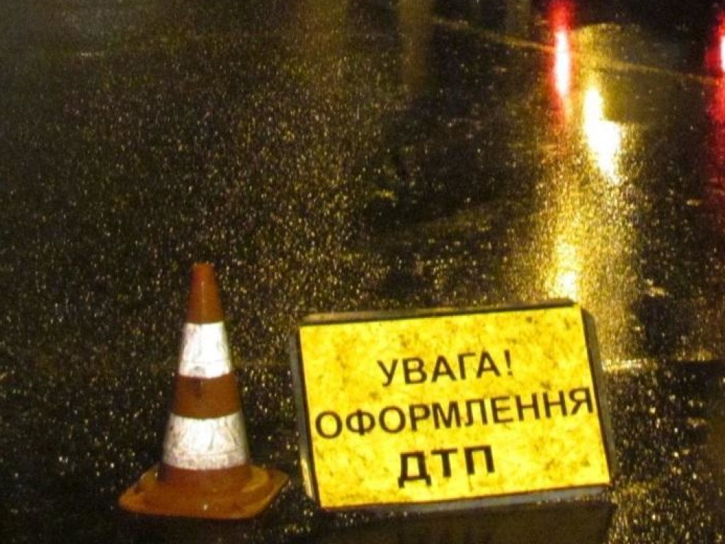 Во Львове неизвестный автомобиль сбил насмерть скутериста и скрылся с места ДТП