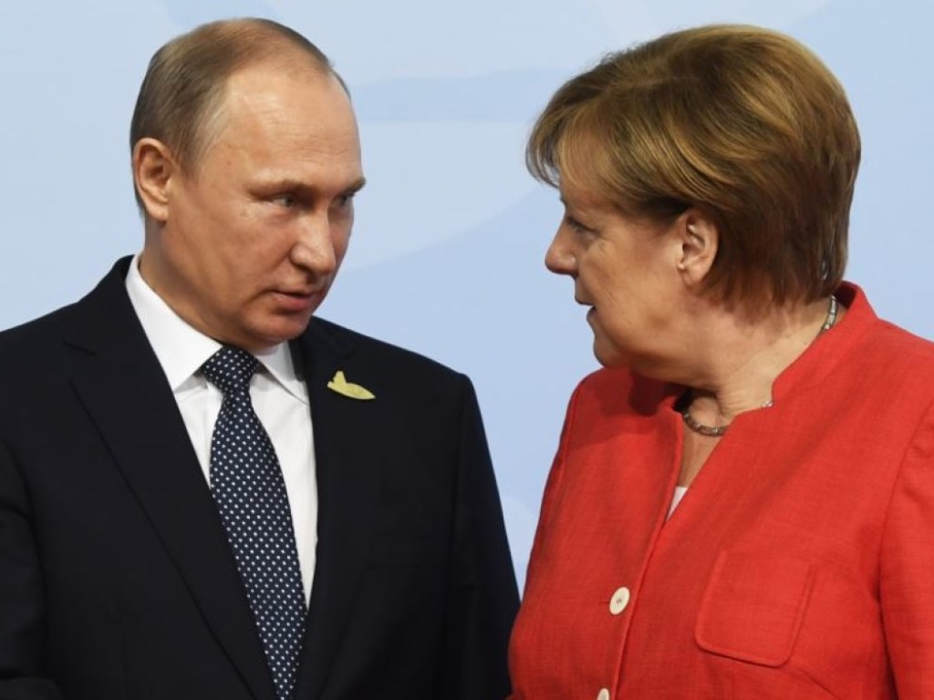 Путин обсудил с Меркель транзит газа и Донбасс