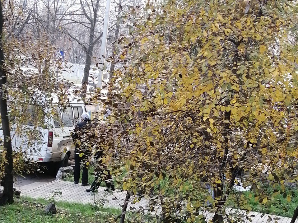 В Харькове возле магазина нашли труп обнаженного парня (ФОТО)
