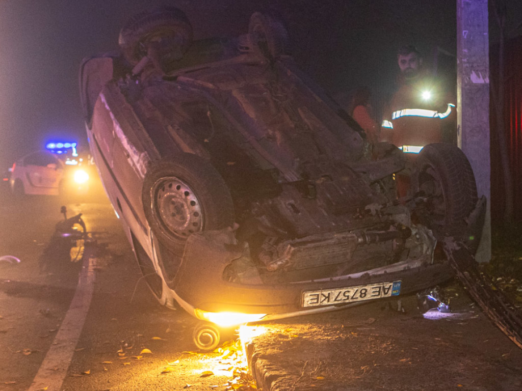 ДТП на «встречке»: в Днепре водитель иномарки разбил Mazdа, Opel перевернулся (ФОТО, ВИДЕО)
