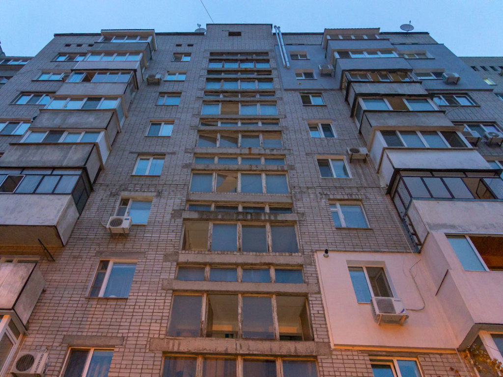 В Днепре в квартире многоэтажки вспыхнул холодильник: пострадала женщина (ФОТО, ВИДЕО)