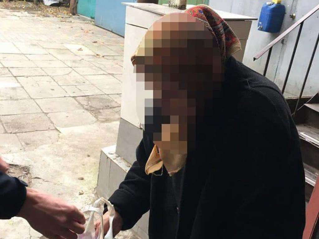 В Одессе на улице ограбили 85-летнюю старушку: отобрали все ценное (ФОТО)