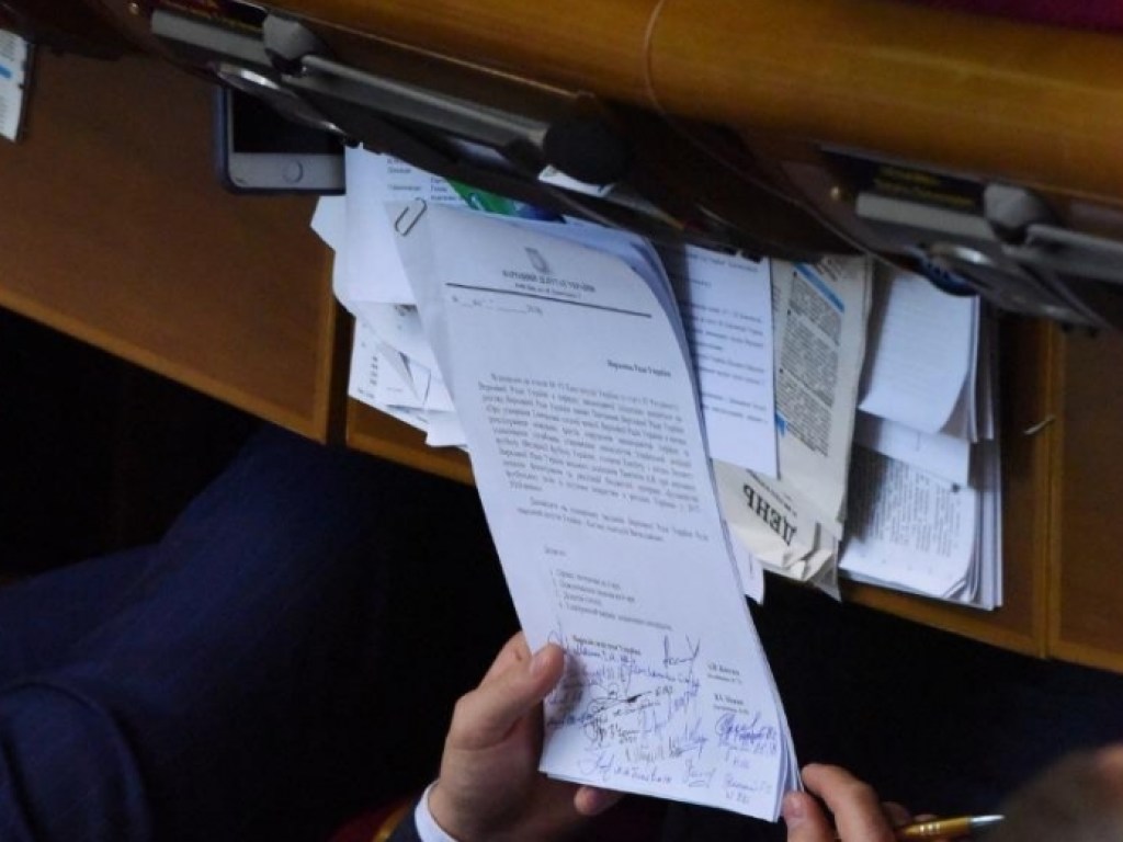 СМИ выяснили, кого из депутатов «Слуги народа» и ОПЗЖ купил Суркис