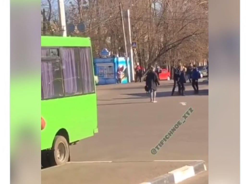 В Харькове водитель маршрутки запустил в пассажира монтировкой (ФОТО)
