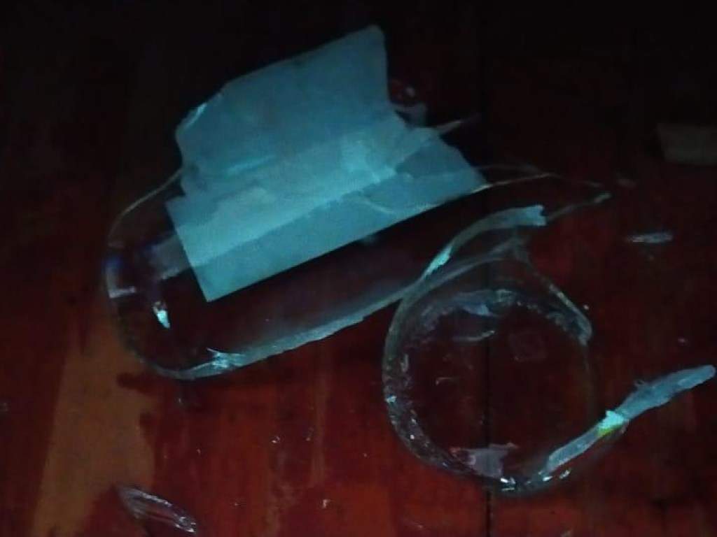 На Харьковщине мужчина вскрыл вены стеклом из разбитой бутылки водки (ФОТО)
