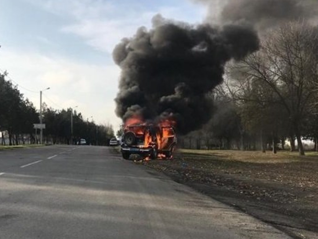 В Измаиле Niva Chevrolet с полицейскими загорелся прямо на дороге (ФОТО)